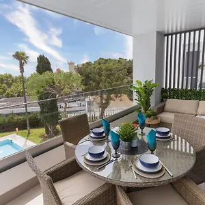  Apartment Luxury Brand New 2-bedroom Apartment, 3 Min Walk To The Beach!